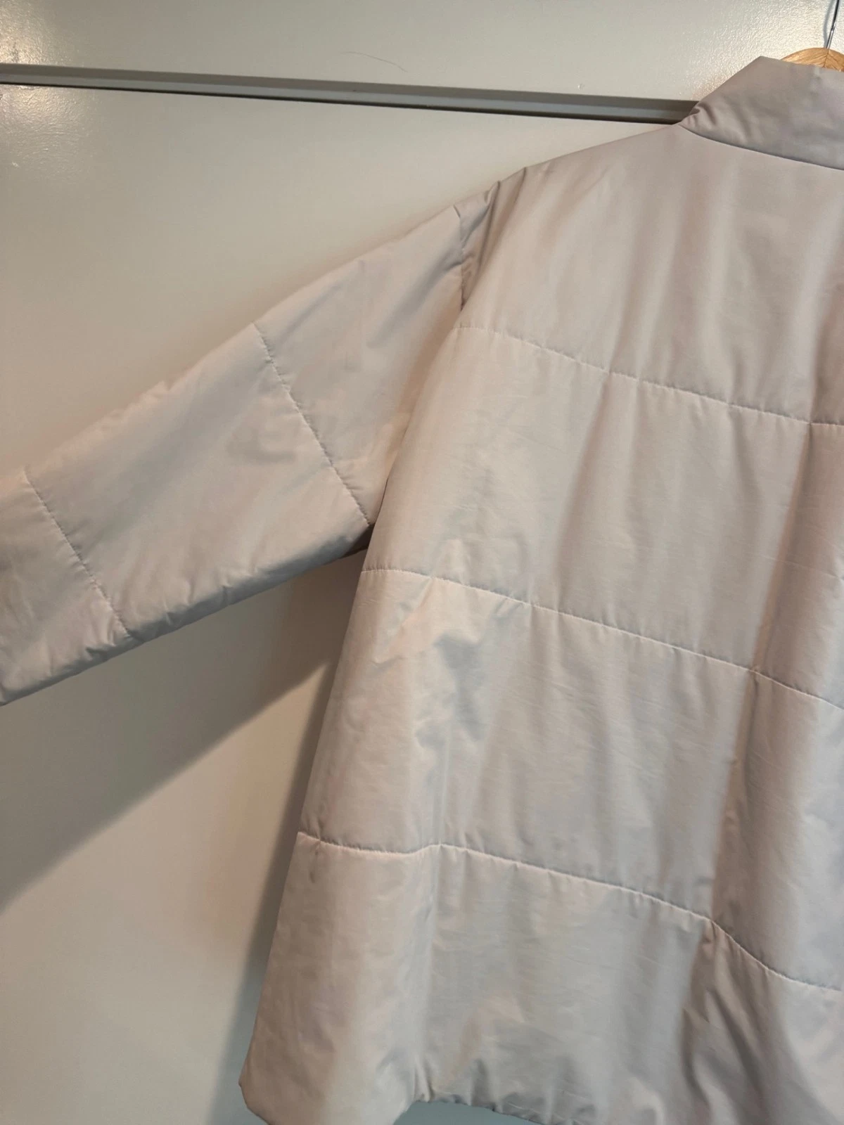 Vuori Puffer Jacket Mens XXL White Eggshell Used Good Condition Minor Stain - product detail image 3