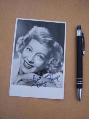 Evelyn Keyes Autogramm Signatur ( Code J21 ) bitte nach unten scrollen