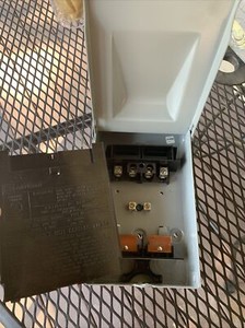 CUTLER-HAMMER 60 AMP Pull Out Switch NO. DPU222R type 3R Rainproof Box
