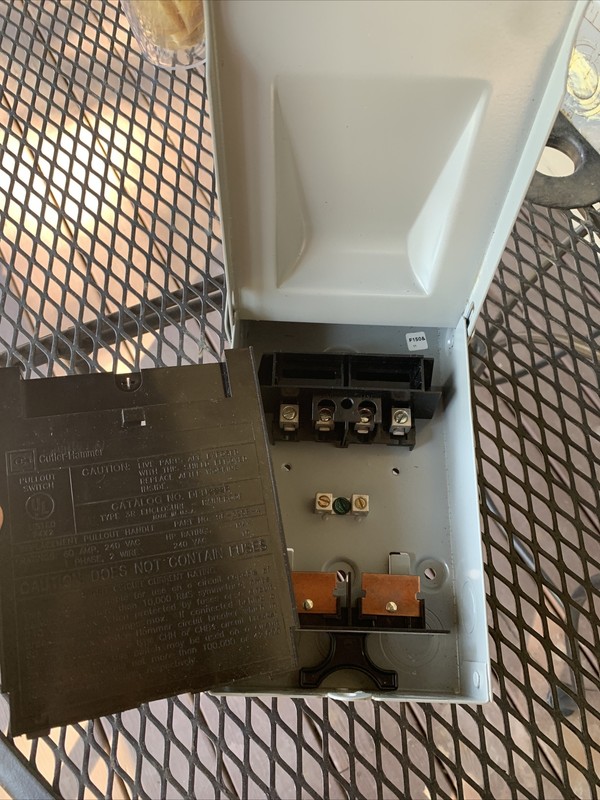 CUTLER-HAMMER 60 AMP Pull Out Switch NO. DPU222R type 3R Rainproof Box
