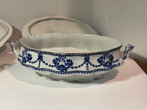 Newport Pottery Co "Cambridge"Porcelain Blue and White Covered Oval Dishes c1920 - Picture 8 of 12