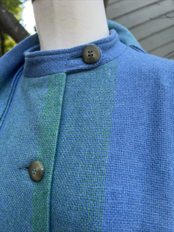 Vintage AVOCA Ireland Blue And Green Tweed Wool Cape 70’s S/M Donegal - Image 4 of 4