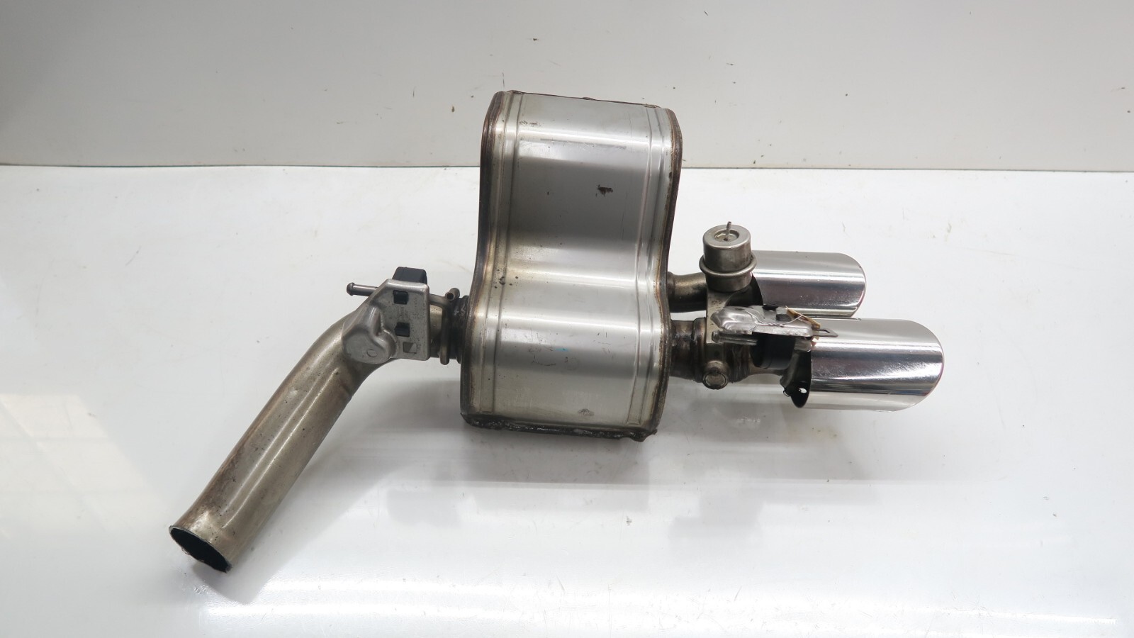 2014-2019 Maserati Ghibli OEM Right Rear Exhuast Muffler 670030856