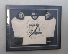 Tampa Bay Lightning 2004-2005 Team Signed Jersey in Frame **Authenticated**