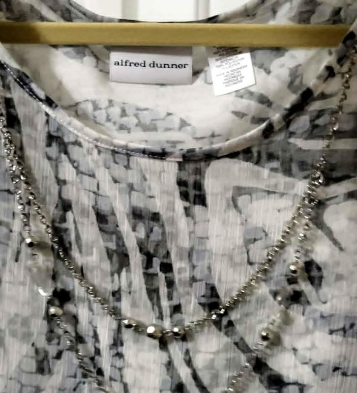 Alfred Dunner Grey Zebra Snakeskin Animal Print with Necklace Layered  Top sz 18