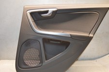 VOLVO S60 V60 D2 R DESIGN 2013 - O/S DRIVER REAR DOOR CARD 8635883