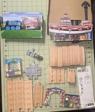 Fisher Price Thomas & Friends WOODEN RAILWAY CELEBRATION ON SODOR SET CDK47 Read