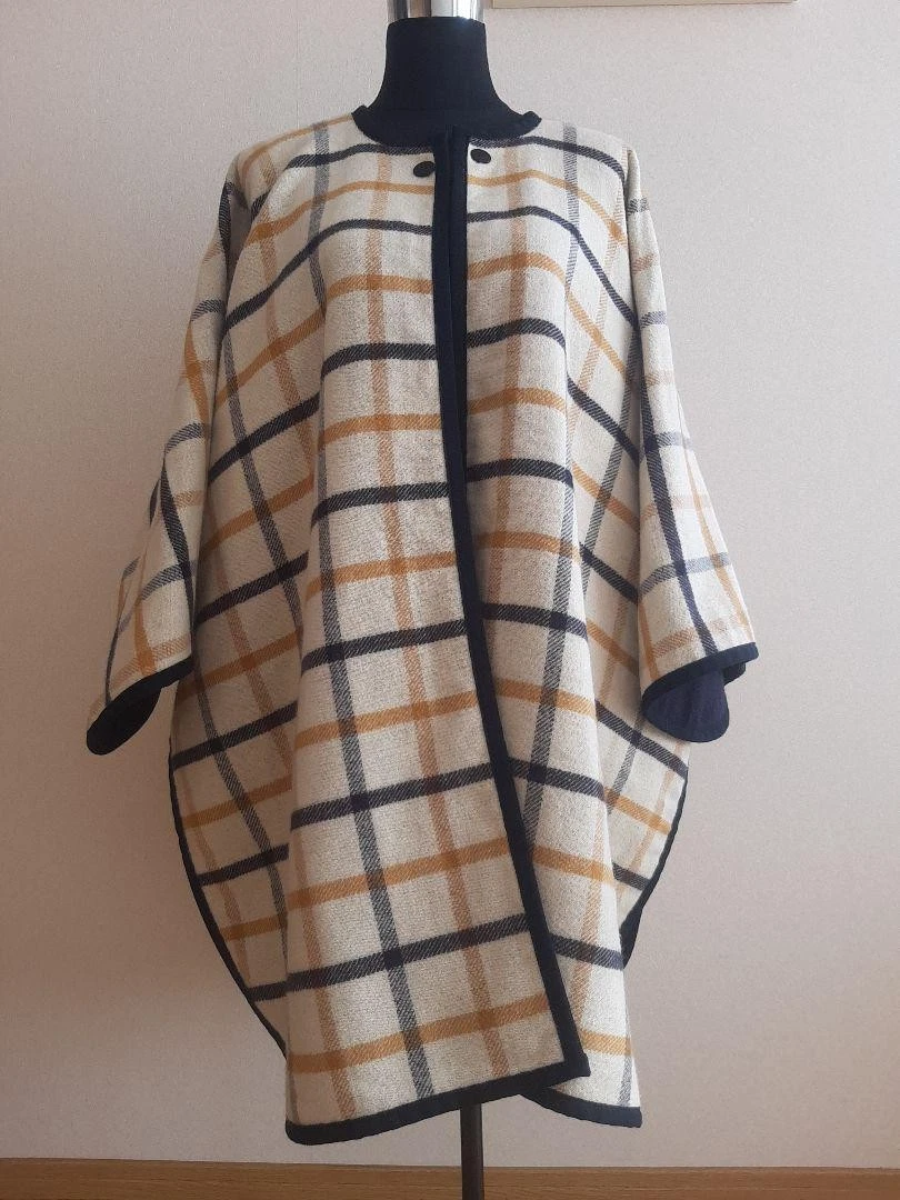 HERMÈS Cappotto poncho reversibile HERMES blu navy bianco sporco check lana cashmere donna omaggio