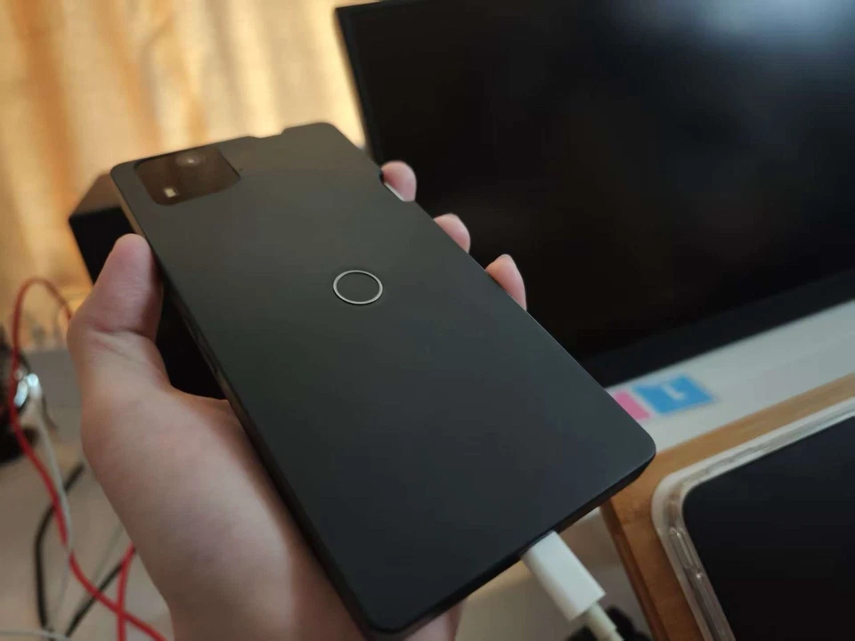 Google Pixel XL Prototype in confidential c*ase EXTREME RARE Collection - Image 2 of 4