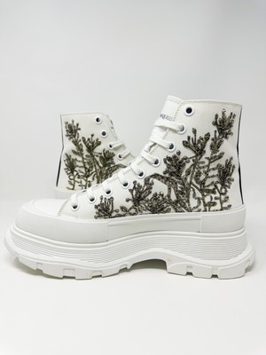 Alexander McQueen high top embroidered sneakers Alexander - Hobnail boots with floral patchwork embroidery  main image 4
