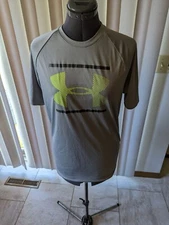 Under Armour Small Gray Athletic T-shirt