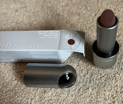 r.e.m. beauty on your collar matte lipstick - Rollschuhe Ariana Grande