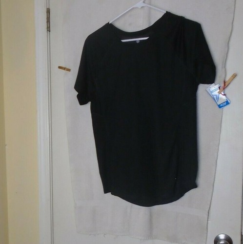 Semi-Fitted Black Short Sleeve Top 