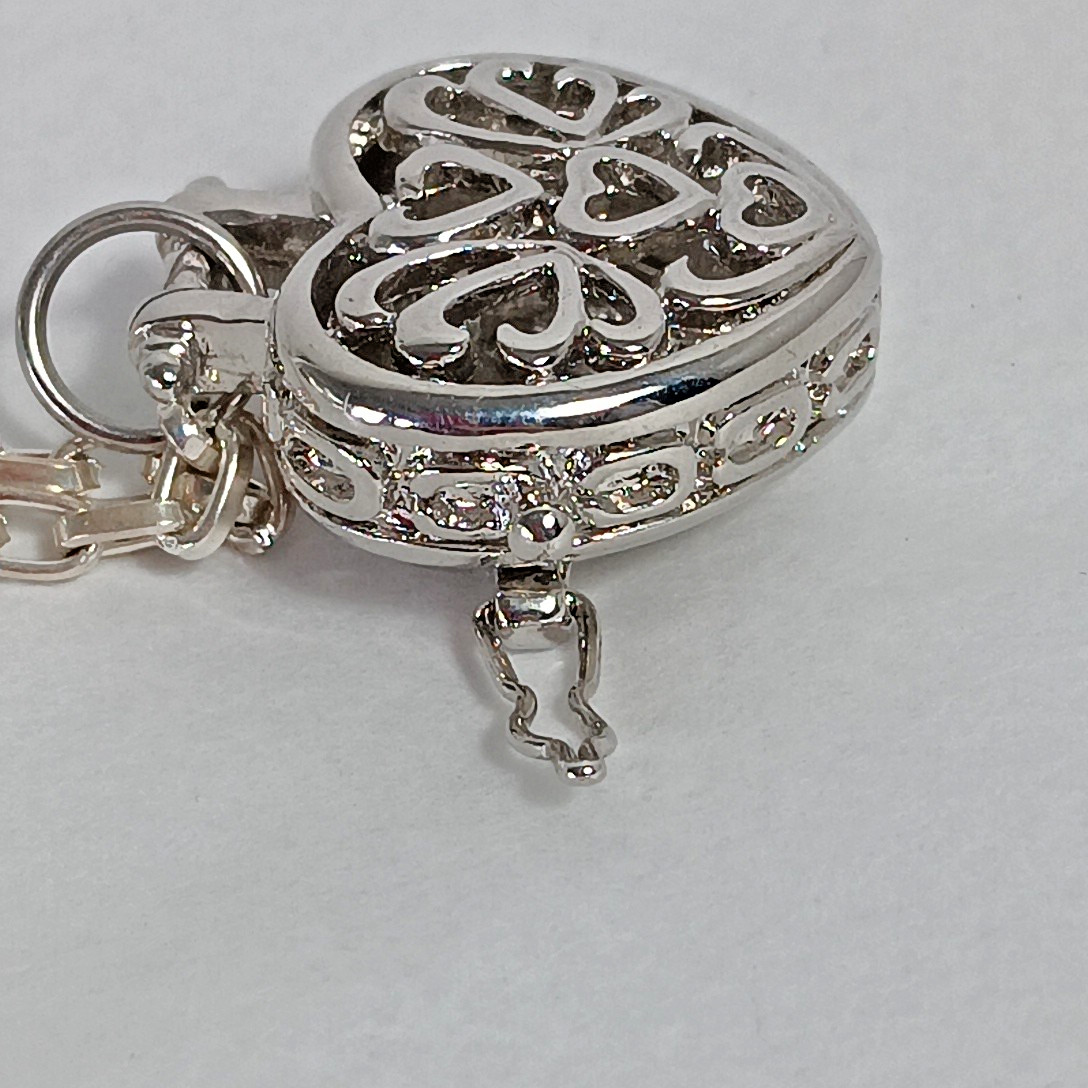 3D Heart Locket Costume Jewelry Opens 9inch Chain Choker Length Silvertone Charm