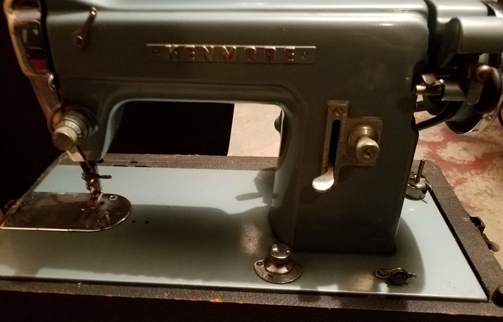 Kenmore Model 605 Sewing Machine Includes Case that latches onto machine eBay