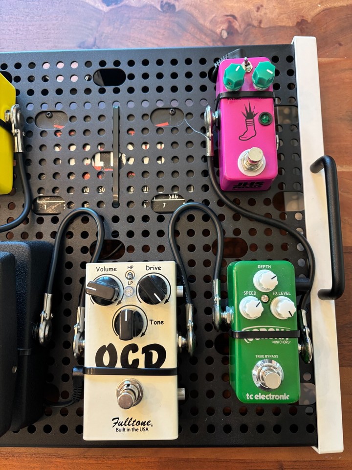 Guitar Pedal Board prewired with 7 Effects + Voodoo Lab Pedal Power
