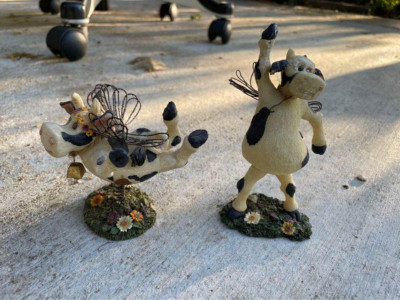 2 Collectors Boyds Bears & Friends Holy Cow Bobble Heads first second edition