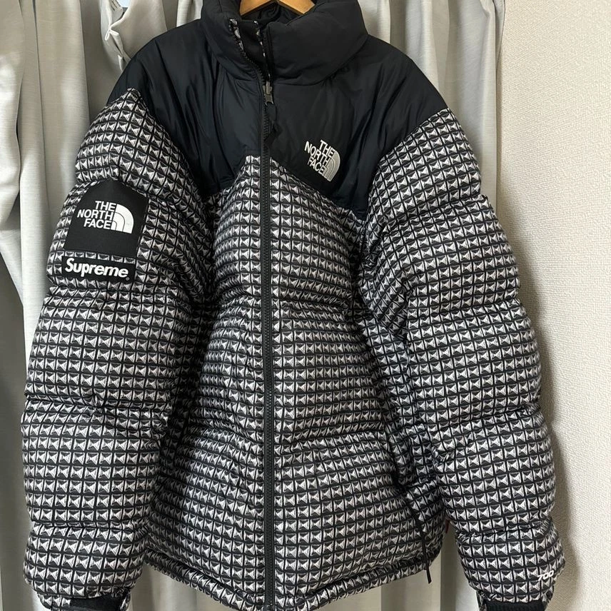 Veste Nuptse cloutée Supreme / The North Face noire