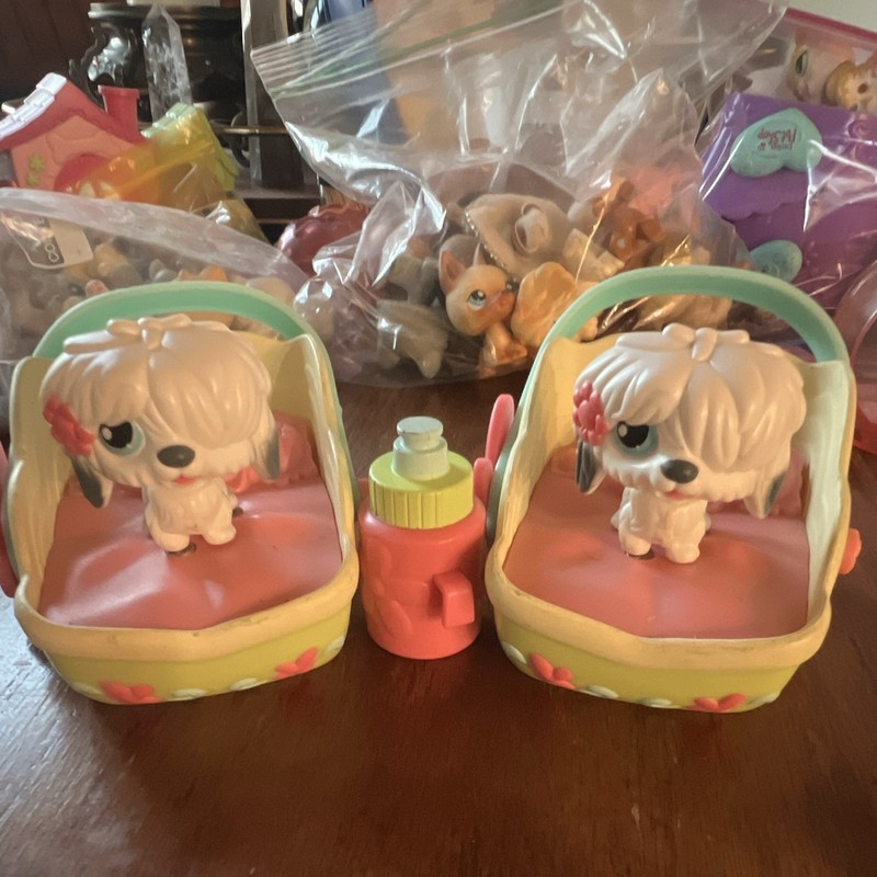 Littlest Pet Shop Magic Motion Magnetic  x2 Sheep Dog and Pet Bed, x1 bottle