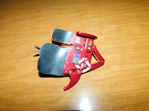 FIVICS RED RIGHT HAND RELEASE