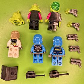 LEGO Alien Conquest: Earth Defense HQ (7066) Complete W/Minifigures, Inst. & Box