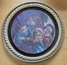 Artini Arti Resina Incisa Piangere Bambini Bambini in Cesto Wall Art Tondo 14"