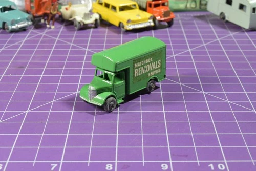 Matchbox/Lesney regular wheel No 17a Bedford Removal Van Light Green, crimped