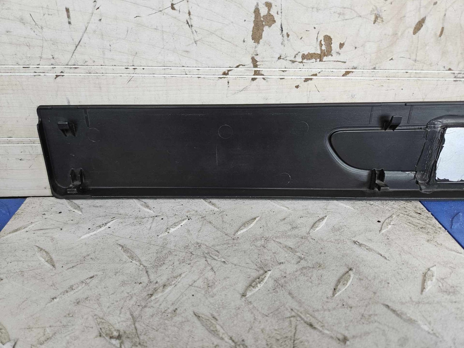 Audi R8 2017-2023 Right Door plate Black P/N 4S0853372A
