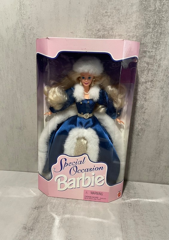 1996 Beautiful Vintage Special Occasion Barbie Mattel #15831 Faux Fur & Pearls