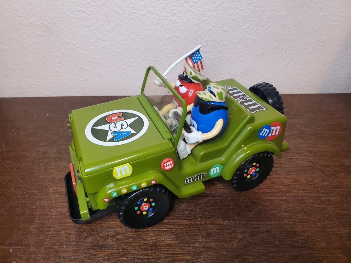 M&M Military Army Green Jeep Candy Dispenser 2009 Horn/ Lights