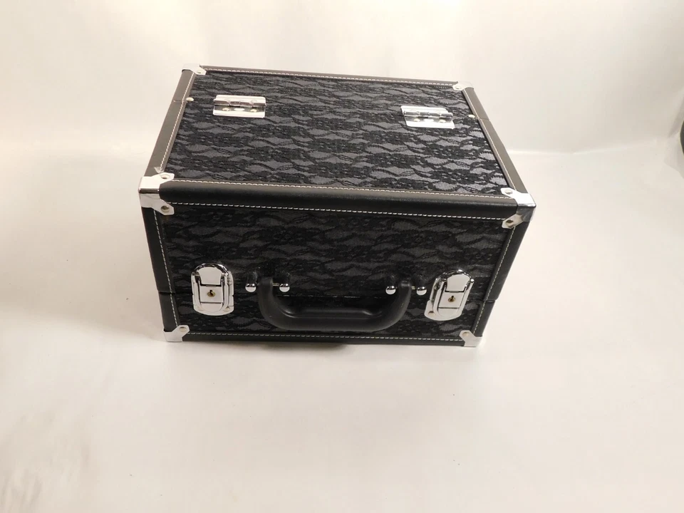 Cabodles con Llaves Cuero Negro y Encaje Maquillaje Tren Estuche Rígido Foto 4 de 4