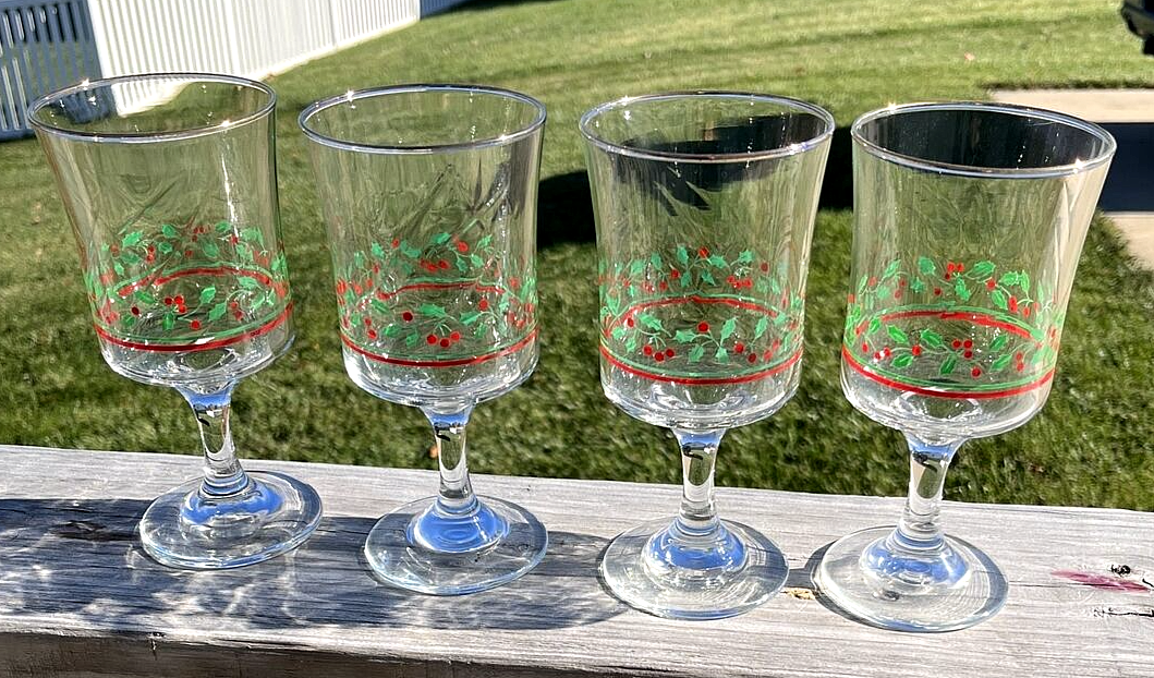 Arby's Holly Chalice Style Wine Glasses, Gold Trim, Christmas 1980's, Set  of 4 | eBay
