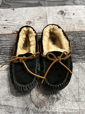 Uggs Kids Dakota black moccassin Size