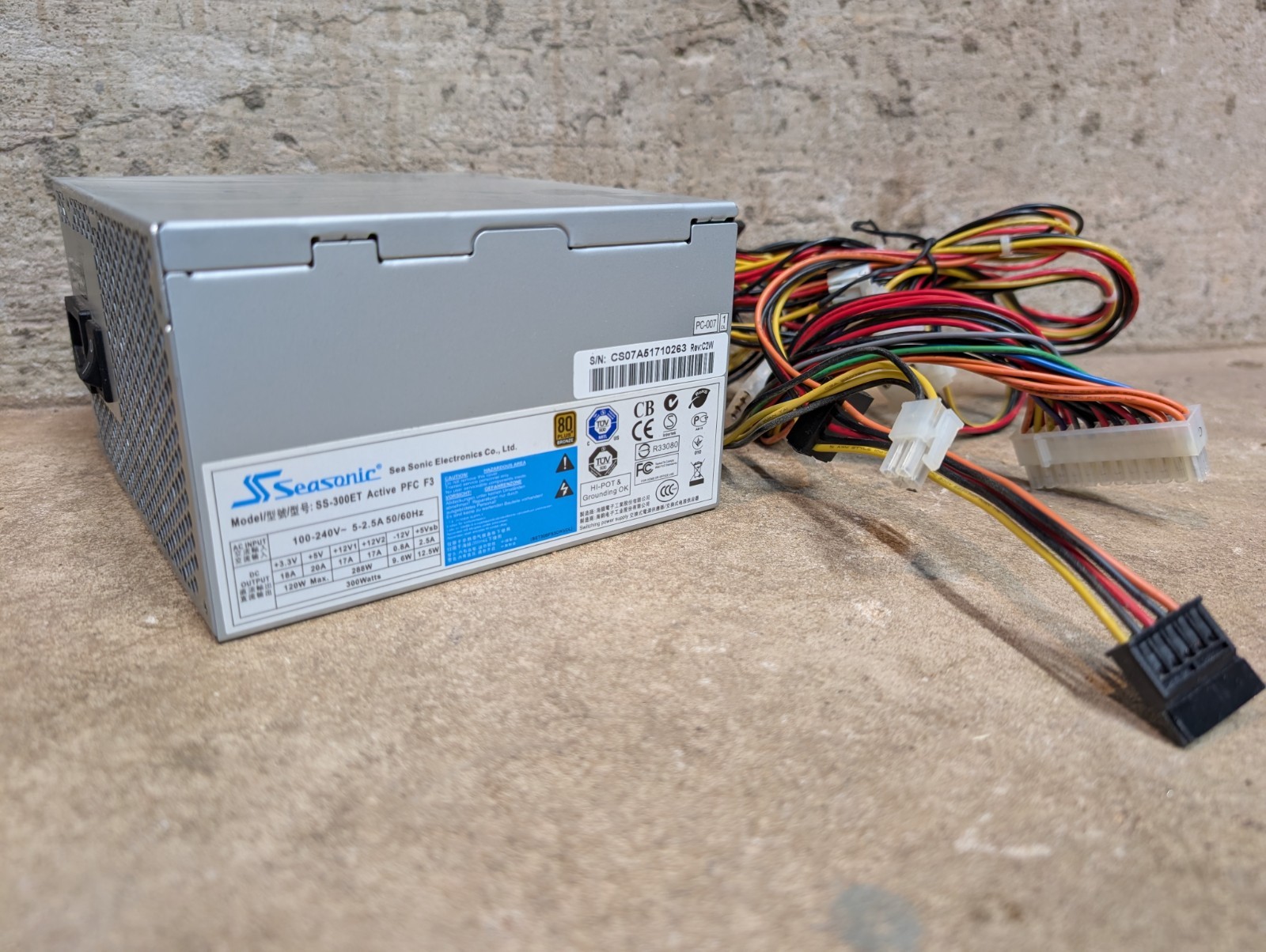 Seasonic 300W Active PFC F3 Power Supply PSU (Model: SS-300ET) 80 Plus Bronze