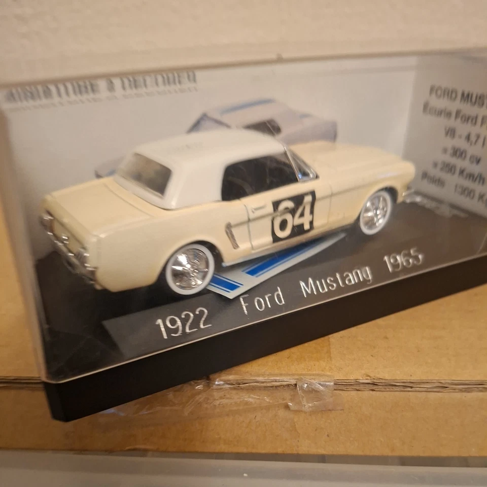 Ford Mustang 1922 Solido Racing 1965. Escala 1,43. Crema. Solo compradores del Reino Unido (9) Foto 3 de 4