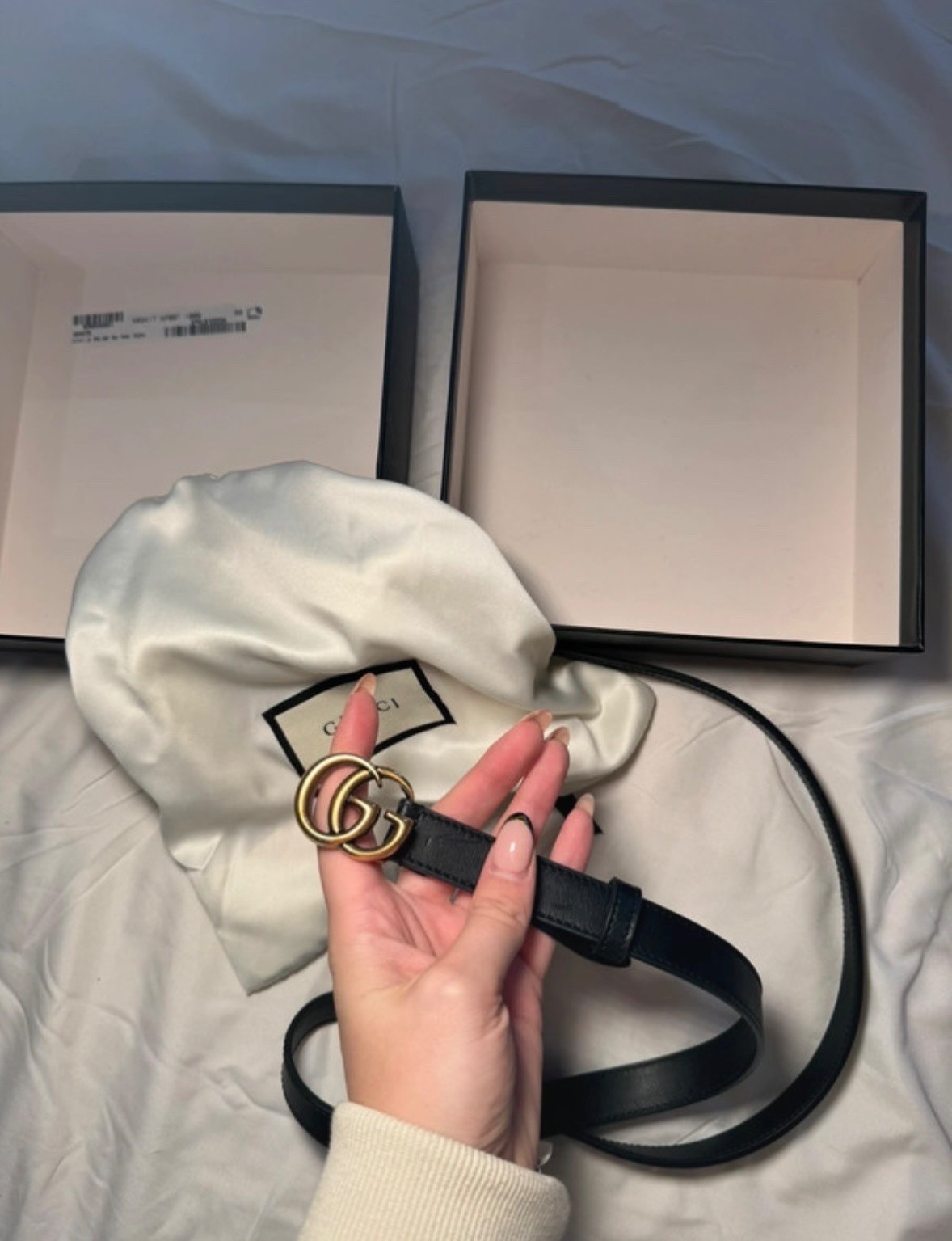 Thin Gucci belt. Black and gold