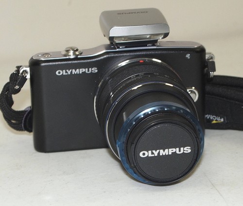 Mint!! Works!! OLYMPUS PEN Mini E-PM1 12.3 MP DIGITAL CAMERA (Bundle) with FLASH - Picture 5 of 6