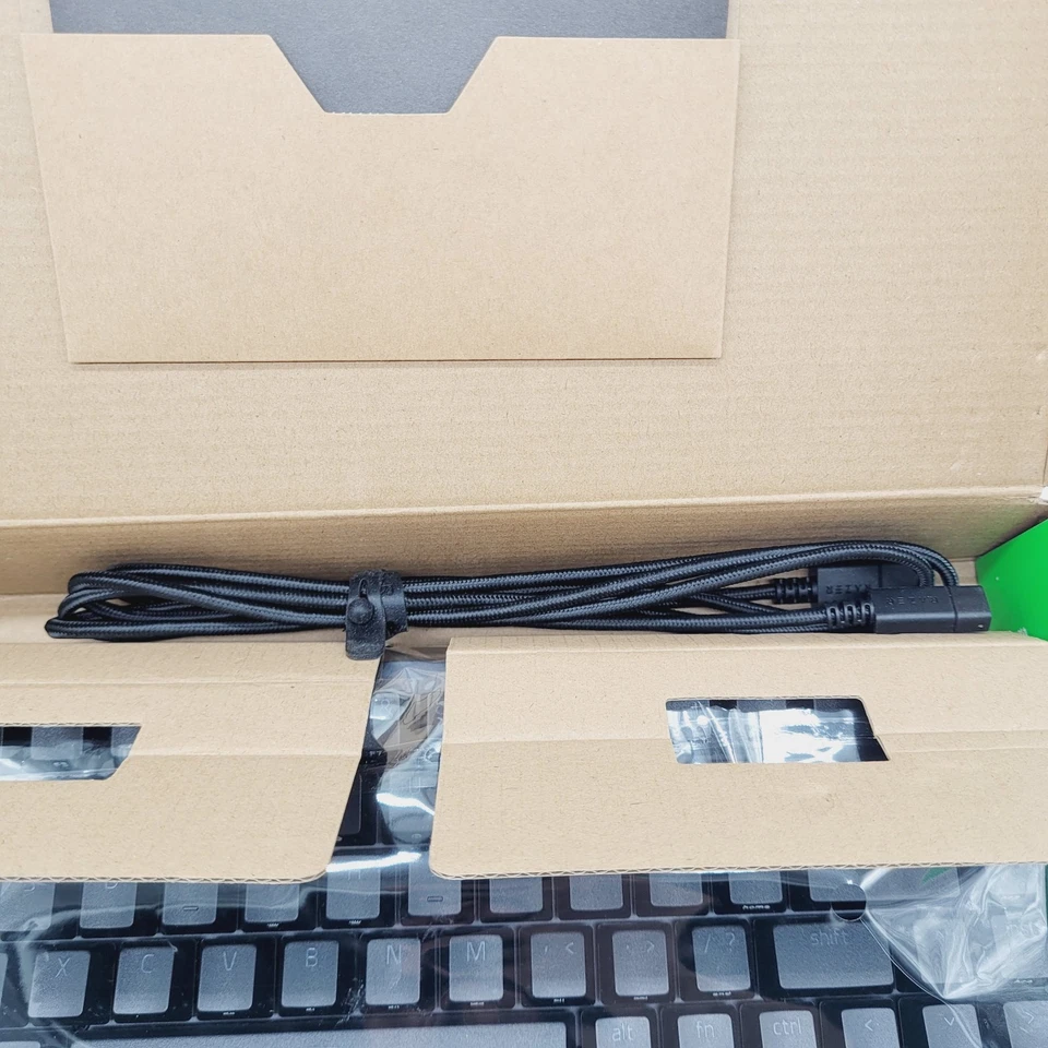 Razer BlackWidow V3 Mini HyperSpeed – 65% Wireless RGB Keyboard, Yellow Switches - Image 4 of 4