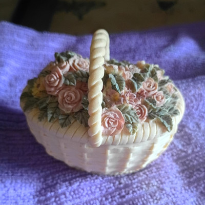 Dezine Hand Painted Floral Resin Oval Trinket Box w/ Lid, Small, 1993