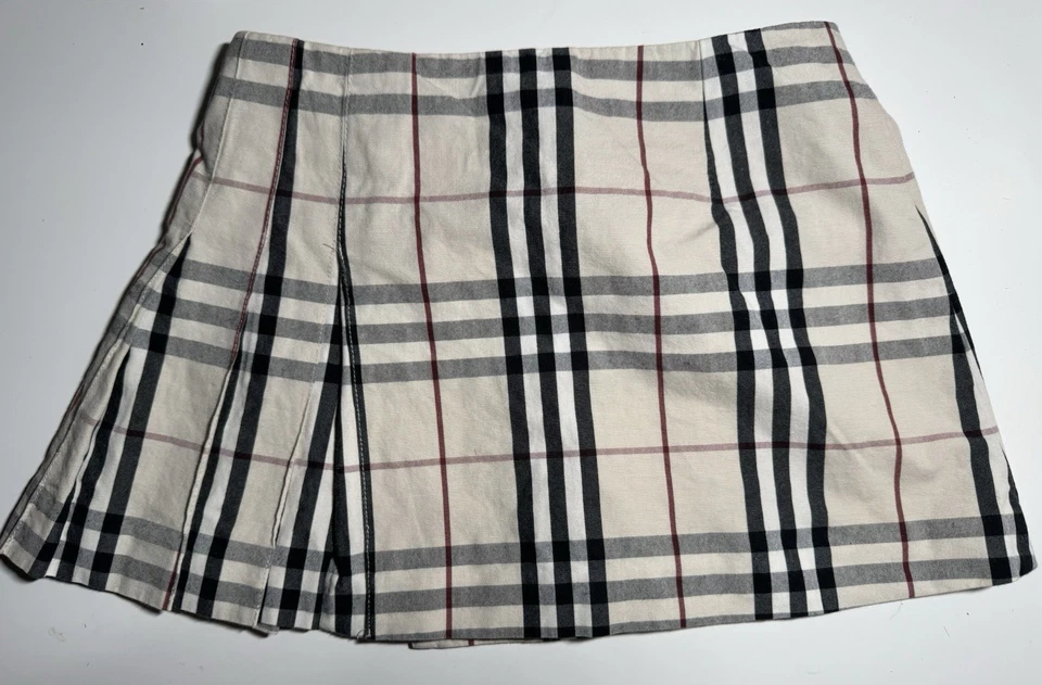 Falda vintage Burberry niñas talla 6 solo usada una vez excelente estado rara encontrada Foto 2 de 4