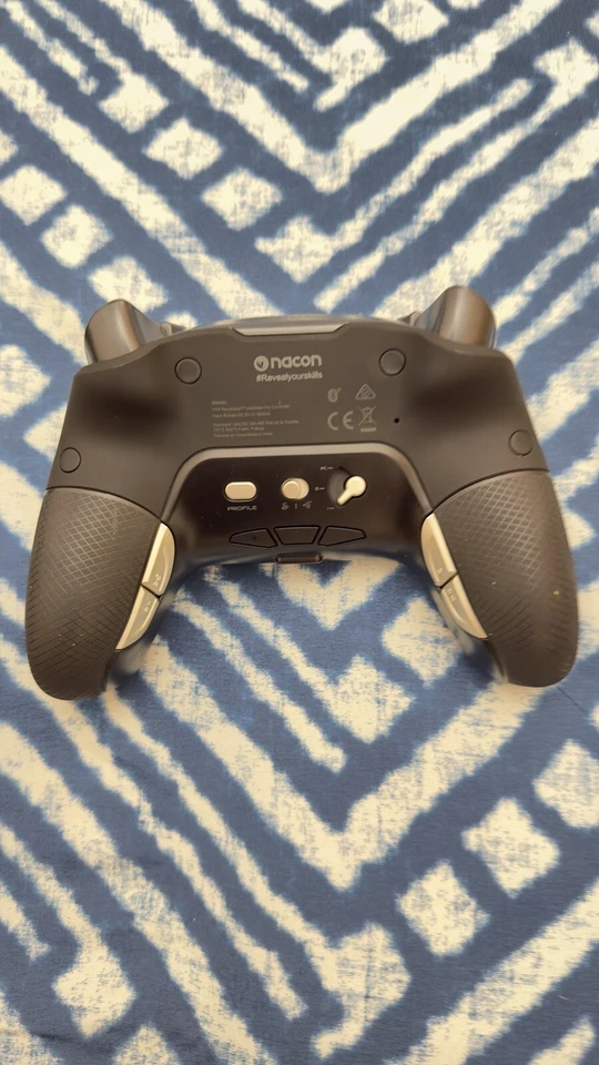 NACON REVOLUTION PRO Controller Set di 2 per PlayStation 4 - Nero - Immagine 2 di 4