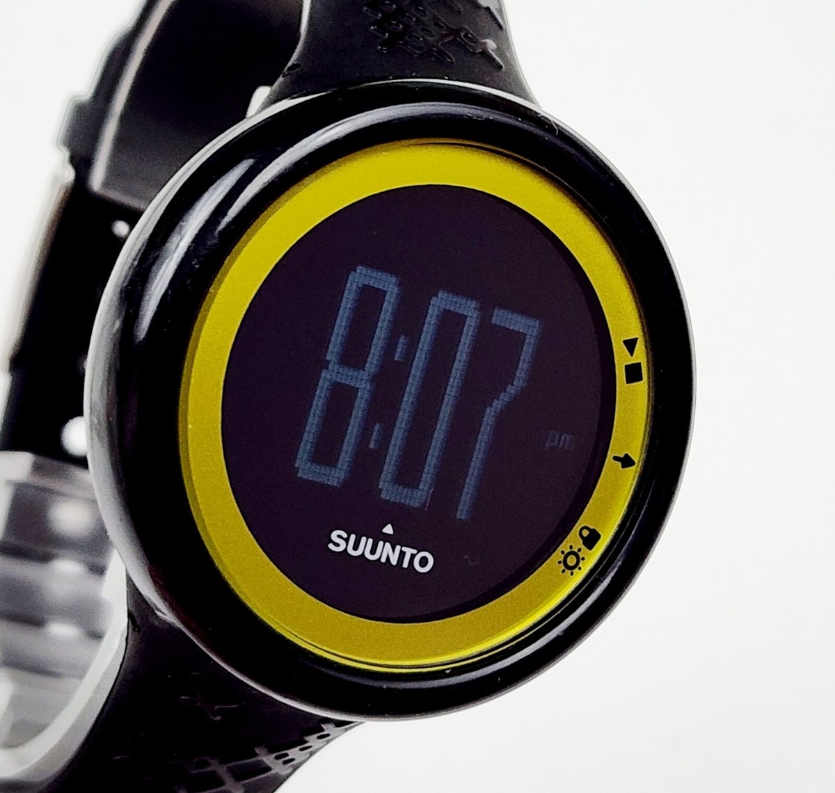 【SUNNTO】CORE BLACK YELLOW suunto-core-yellow-crush-3950.png