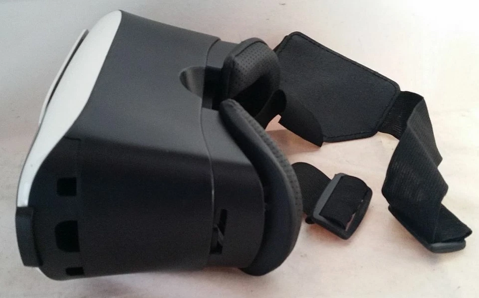 VR  Headset for smarphones White ONLY!!!  Used - Image 3 of 4