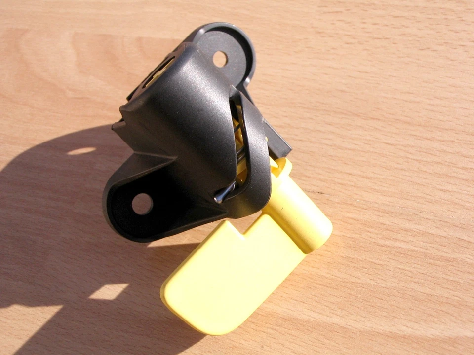 Renault Trafic Opel Vivaro ,verrou blocage gâche porte arrière droite 905037994R - Photo 1/4