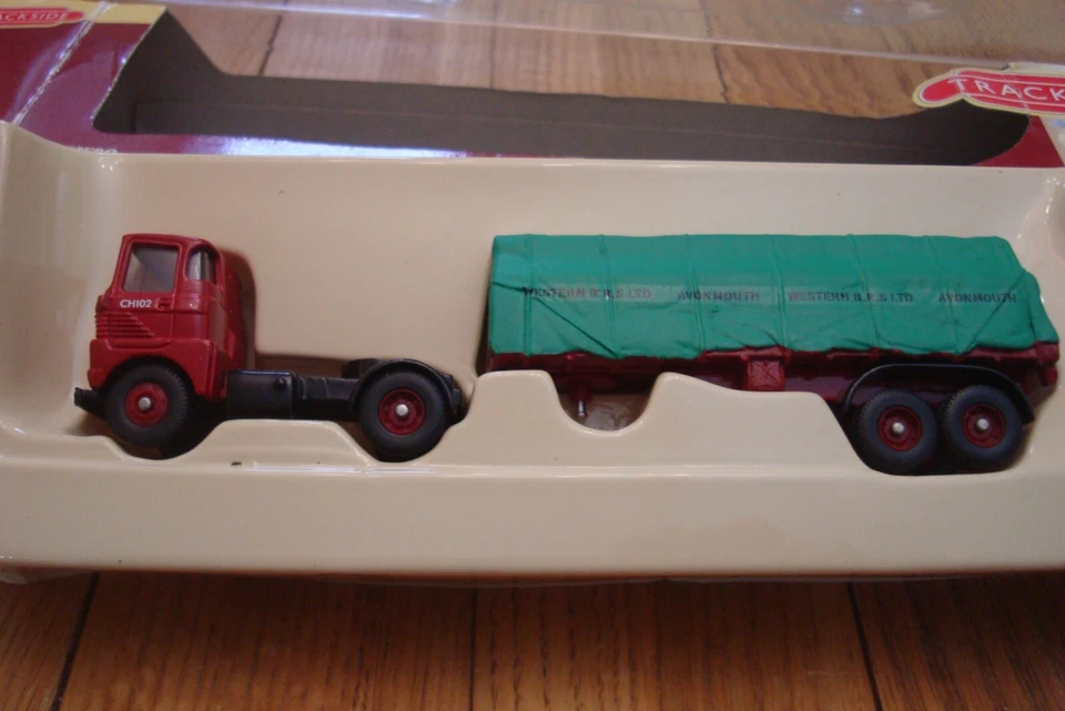 CORGI TRACKSIDE DG175007, SCAMMELL FLAT BED TRAILER/STEEL LOAD-BRS, 1:76 SCALE - Image 2 of 4