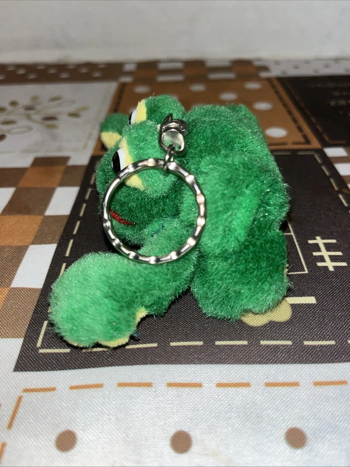Vintage 1997 Ganz FUZZLINGS Little Frisco Frog Style 2104 Keychain Mini Plush - Image 3 of 4