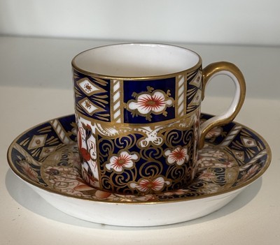 Royal Crown Derby Imari Muster Tasse und Untertassen