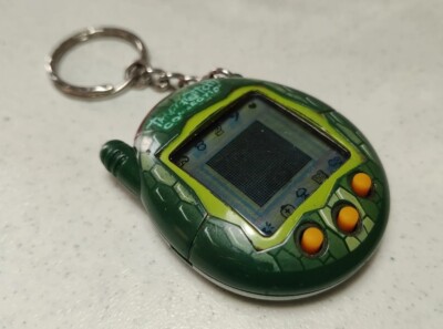 Tamagotchi Connection グリーン s-l400.jpg