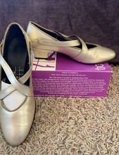 Women  s Shoes: Tic Tac Toes: Grace Size 7 Champagne Narrow