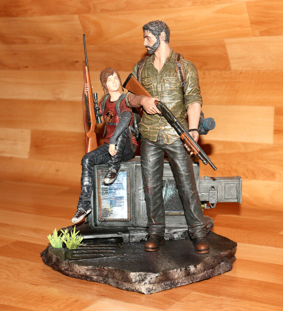 The Last of Us Post Pandemic Edition Joel & Ellie Statue PS3 Rare 